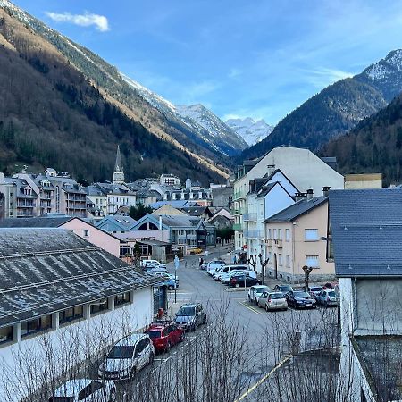 Centre Ville, T2 Avec Terrasse Et Parking Couvert. Cauterets Luaran gambar