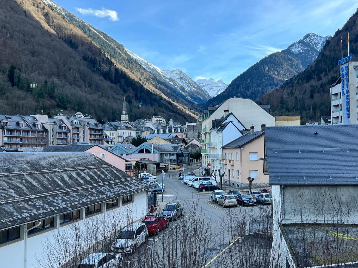 Centre Ville, T2 Avec Terrasse Et Parking Couvert. Cauterets Luaran gambar